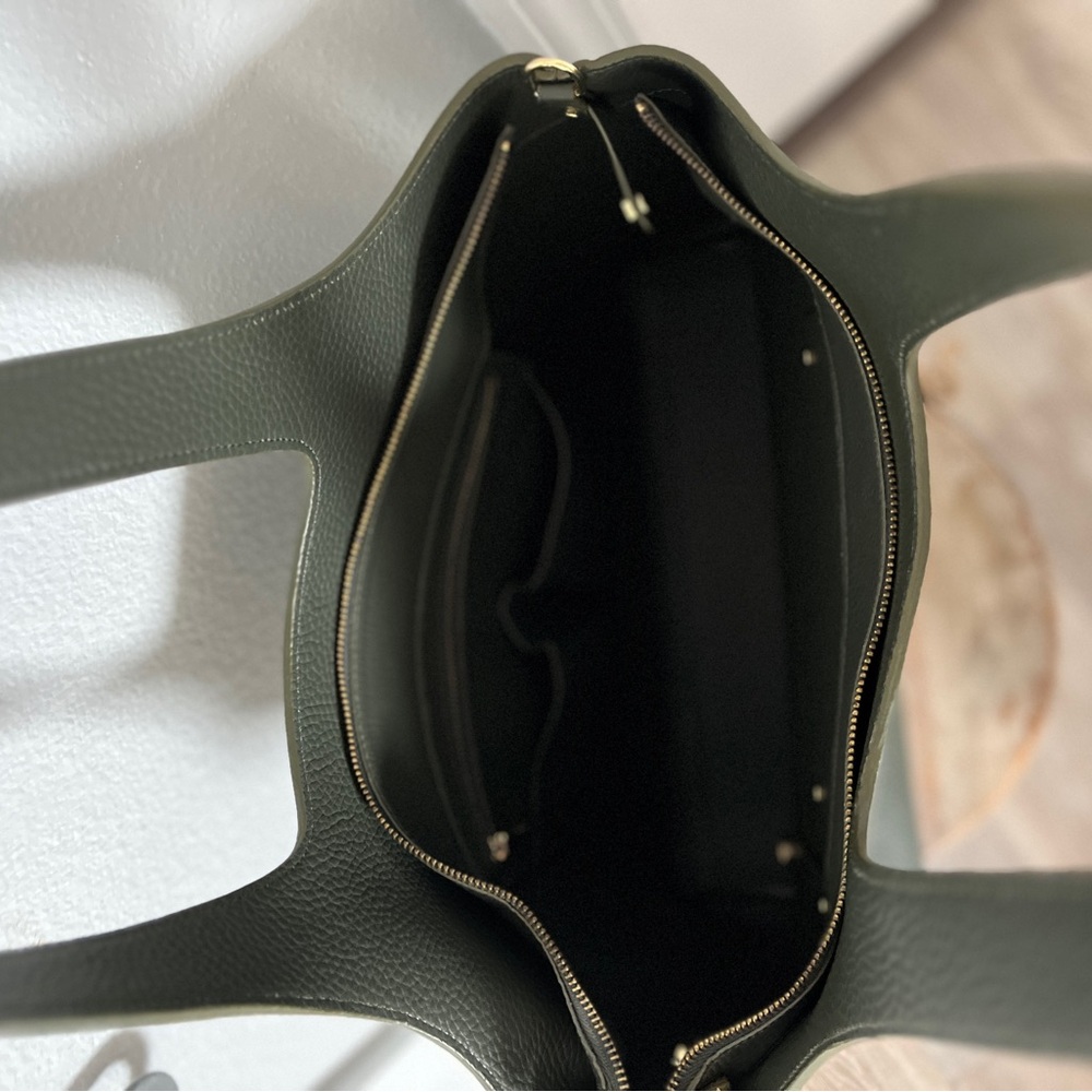 Cuyana italian leather system zipper tote 16” in olive green - Picture 8 of 12